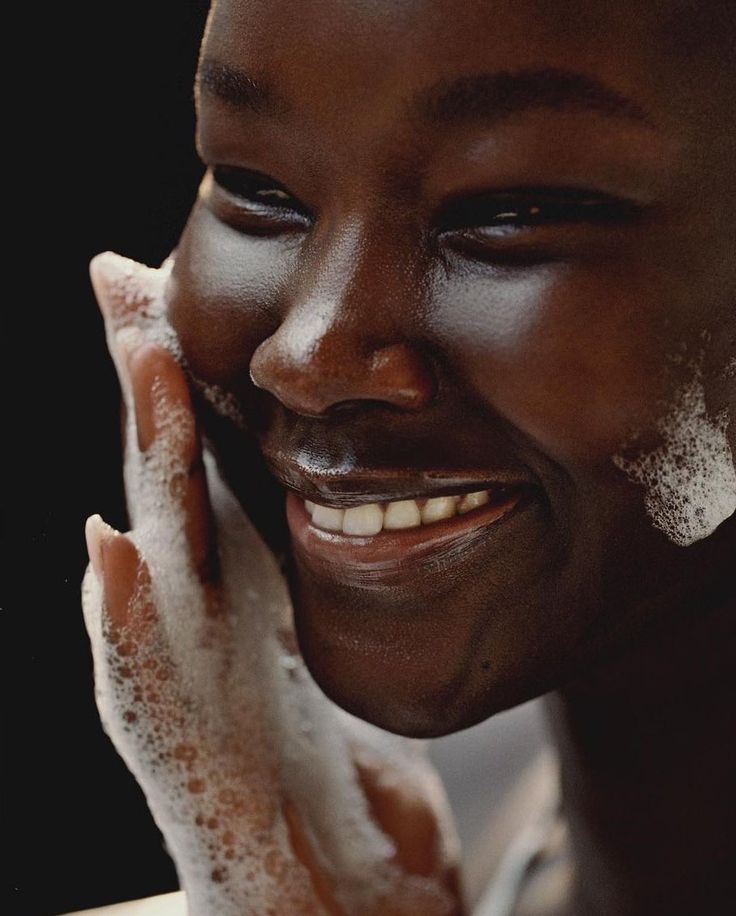 Les différentes textures de nettoyants visage : guide complet pour choisir la formule idéale