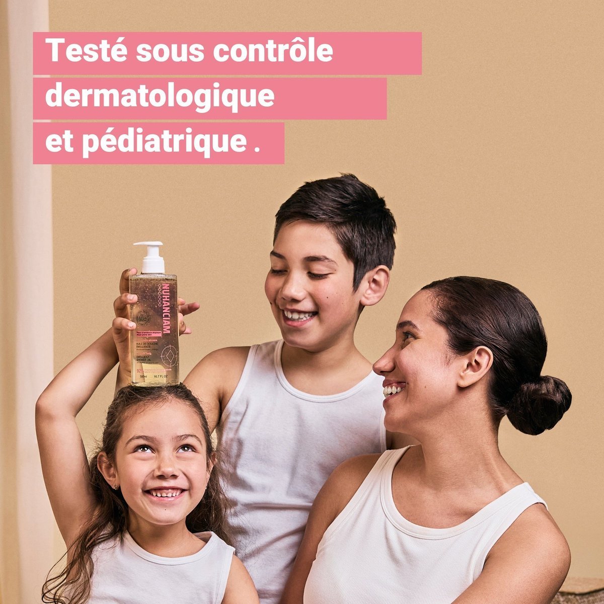 Enfants et adulte avec l'Huile De Douche Émolliente Lavante NUHANCIAM, testée sous contrôle dermatologique